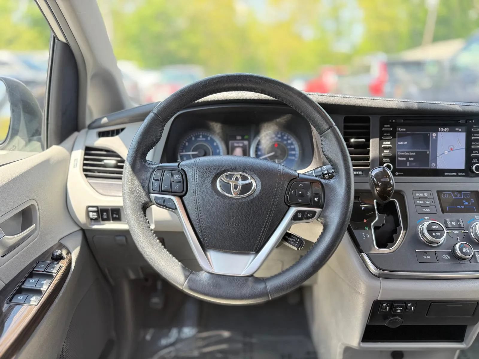 Used 2019 Toyota Sienna XLE w/ XLE Navigation Package FWD image 15