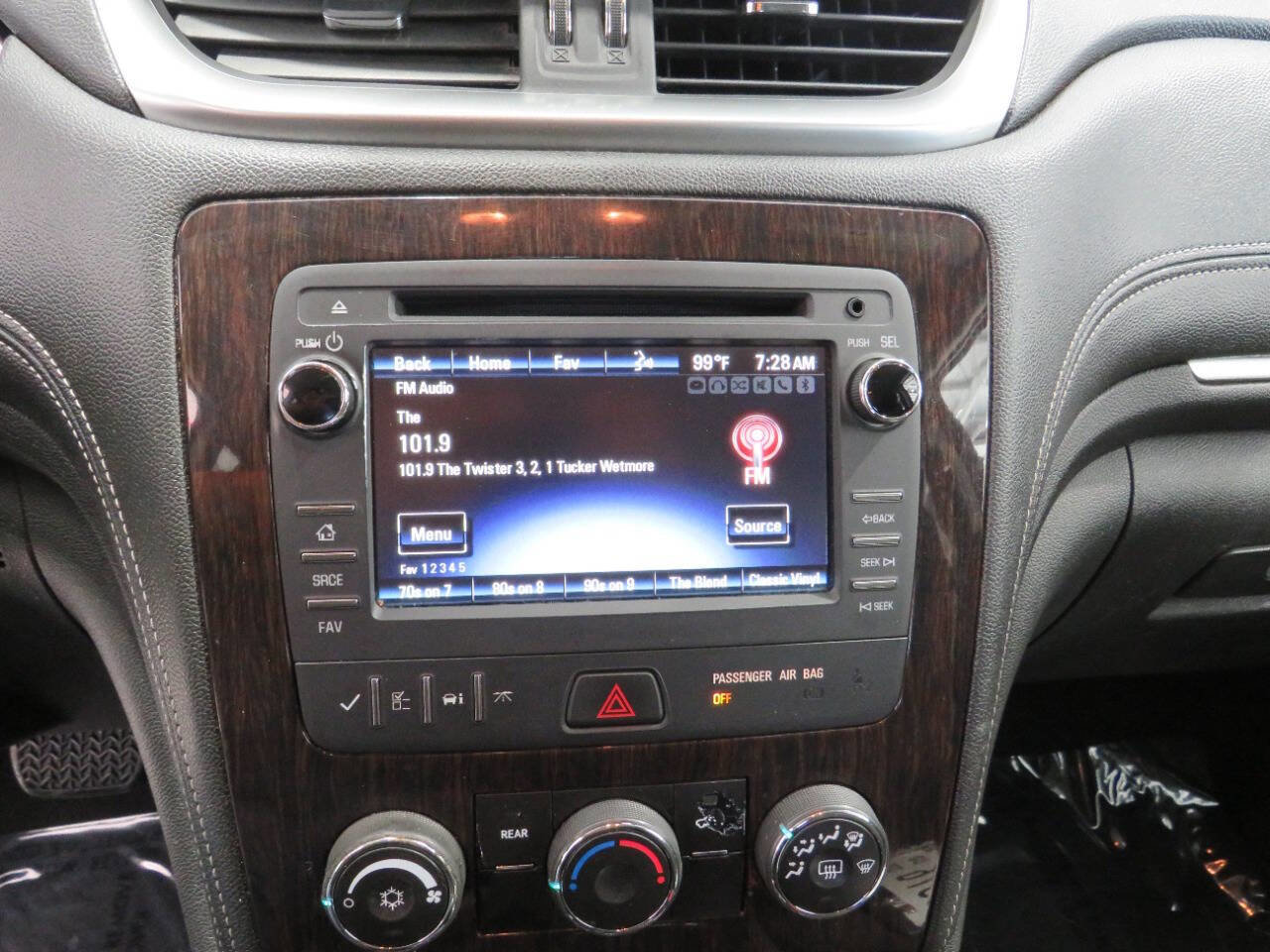 Used 2016 Chevrolet Traverse LT w/ Style and Technology Package image 23