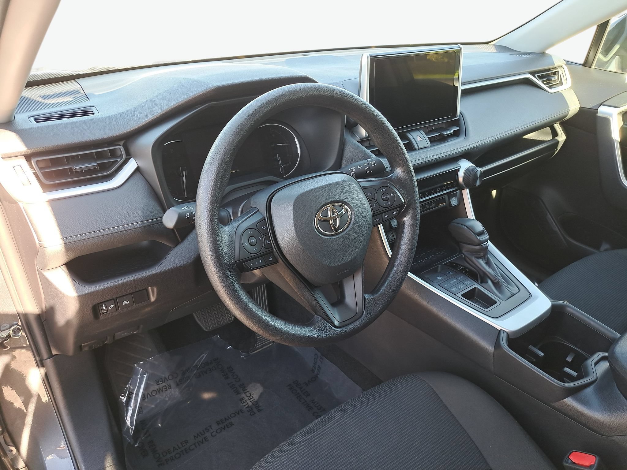 Used 2025 Toyota RAV4 LE AWD/4WD image 16