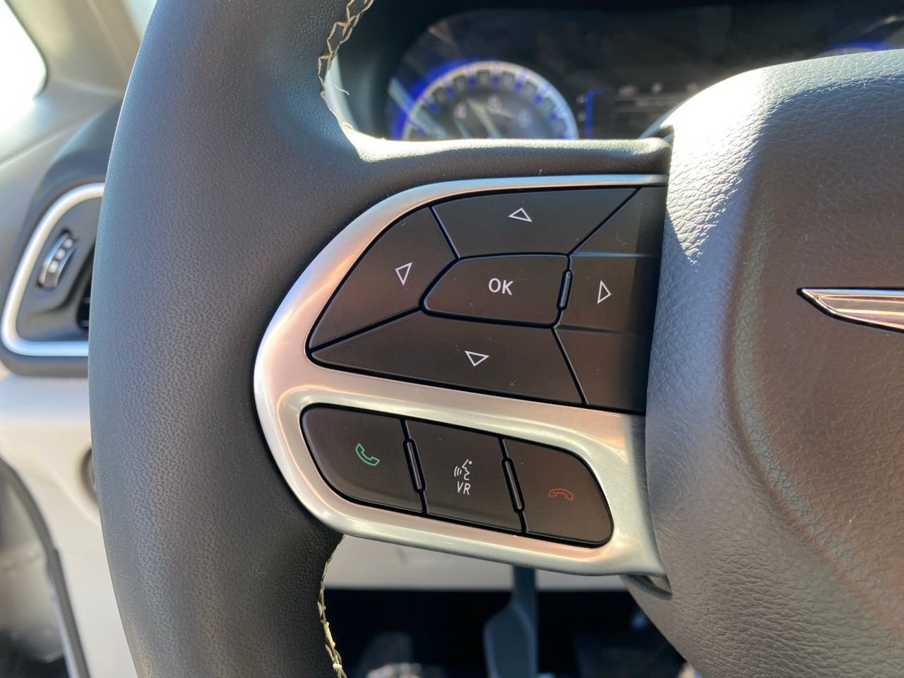 Used 2024 Chrysler Voyager LX FWD image 14