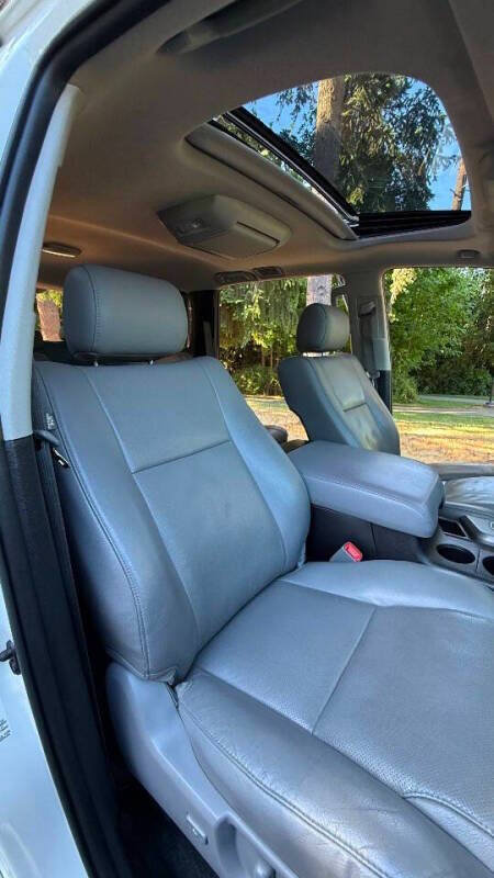 Used 2016 Toyota Sequoia Platinum AWD/4WD image 19