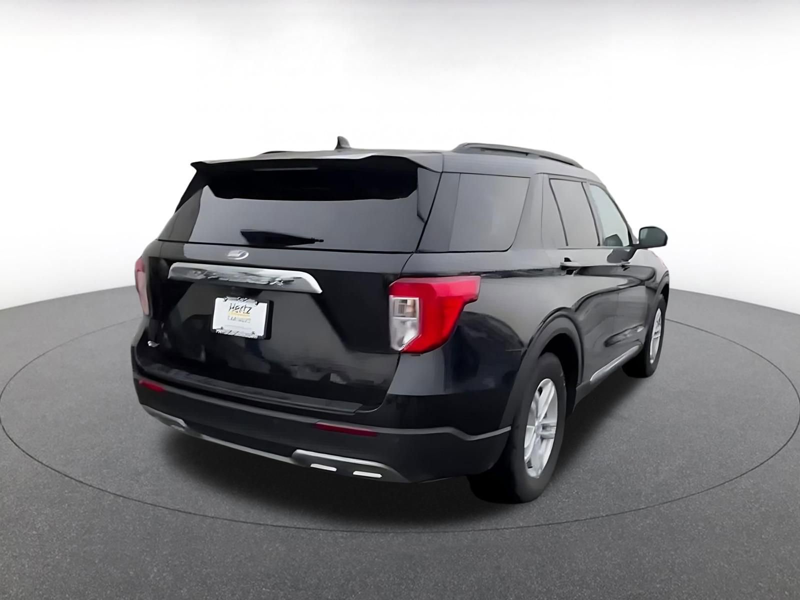 Used 2024 Ford Explorer XLT w/ Equipment Group 202A RWD image 14