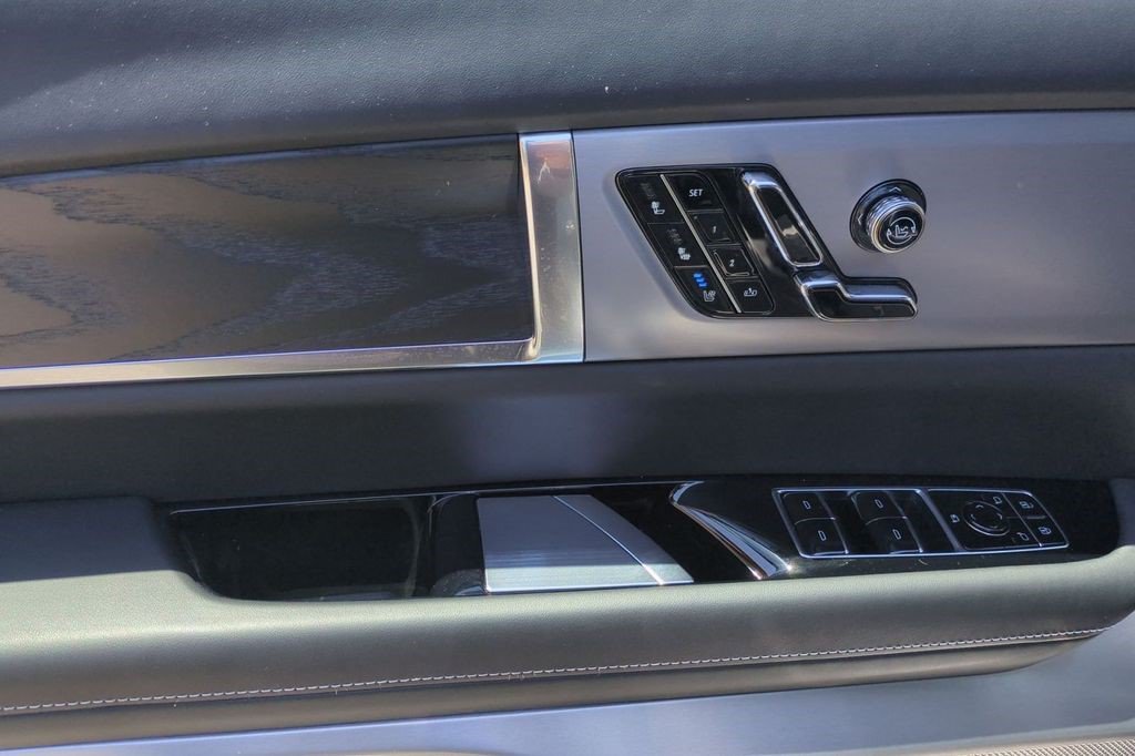 Certified 2026 Cadillac Vistiq Premium Luxury w/ LPO, Floor Liner Package AWD/4WD image 22