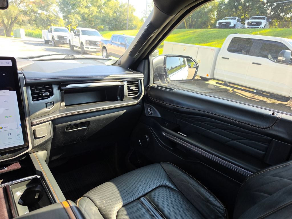 Used 2023 Ford Expedition Platinum RWD image 17