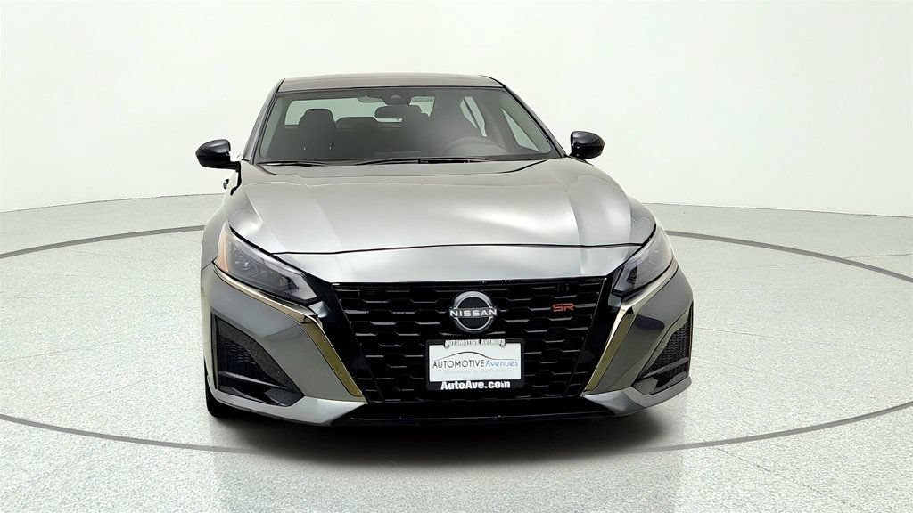 Used 2023 Nissan Altima 2.5 SR AWD/4WD image 2