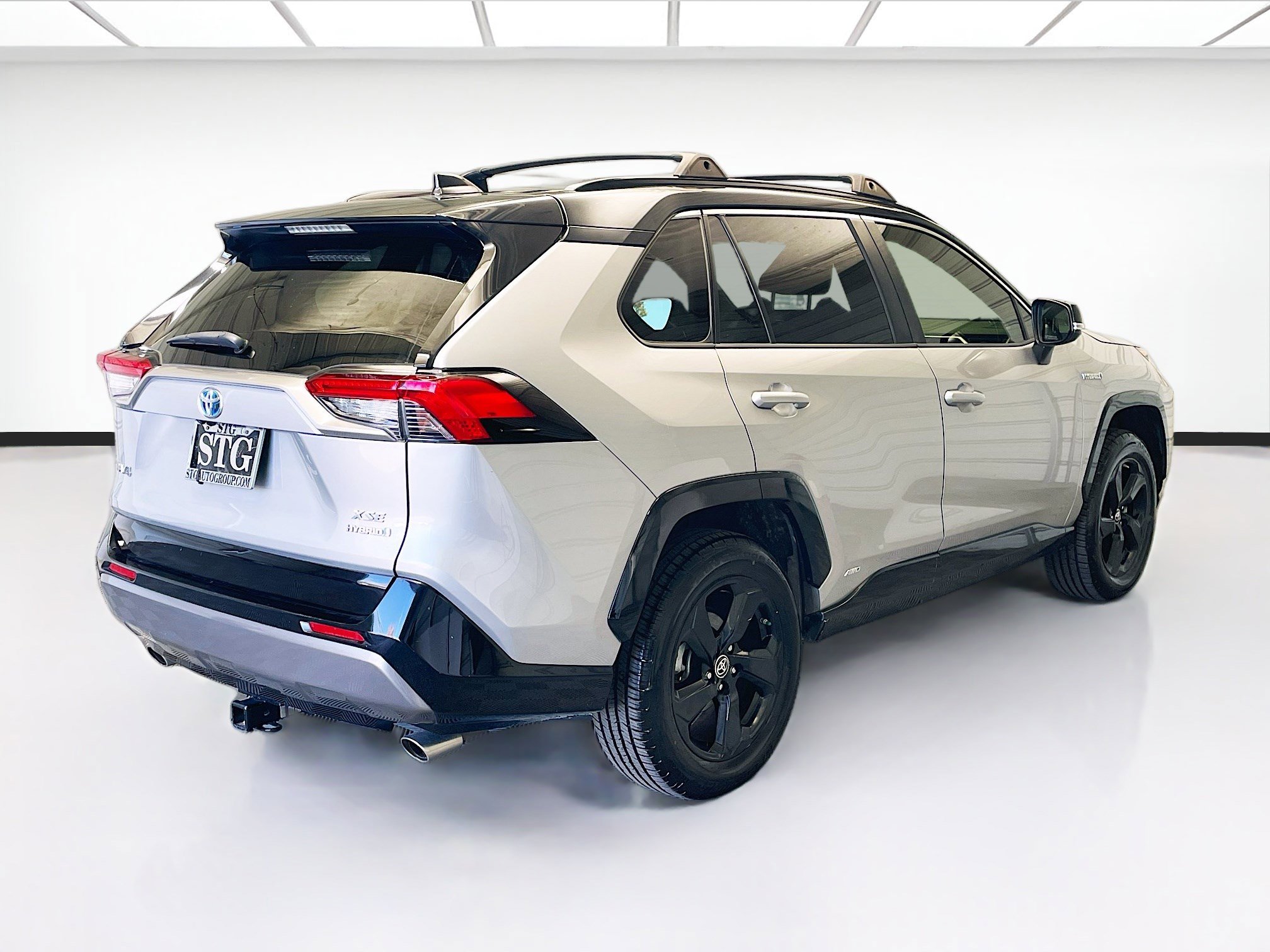 Used 2019 Toyota RAV4 XSE w/ Carpet Mat Package image 4
