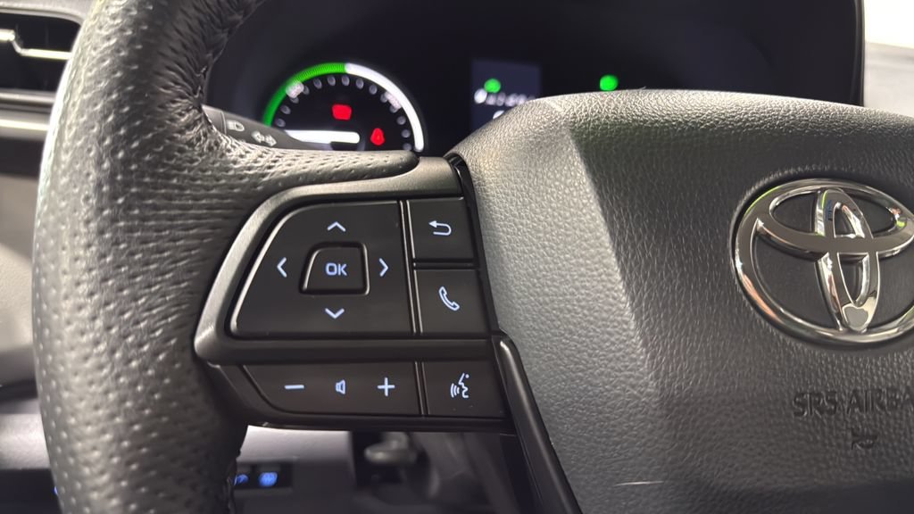 Used 2024 Toyota Sienna LE AWD/4WD image 25