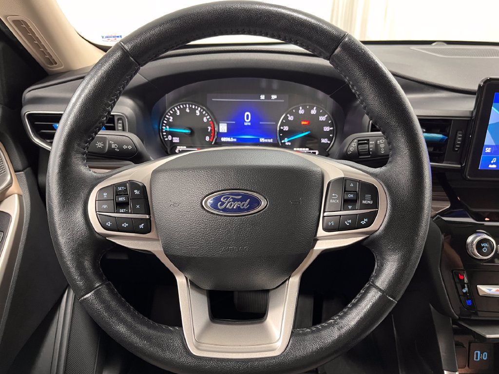 Used 2022 Ford Explorer Limited w/ Equipment Group 301A AWD/4WD image 21