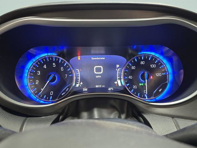 Used 2020 Chrysler Pacifica Touring-L w/ Advanced Safetytec Group FWD image 21