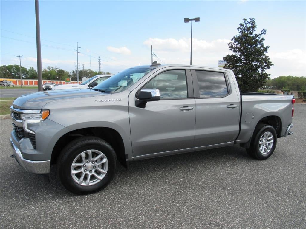 Used 2023 Chevrolet Silverado 1500 LT AWD/4WD image 4