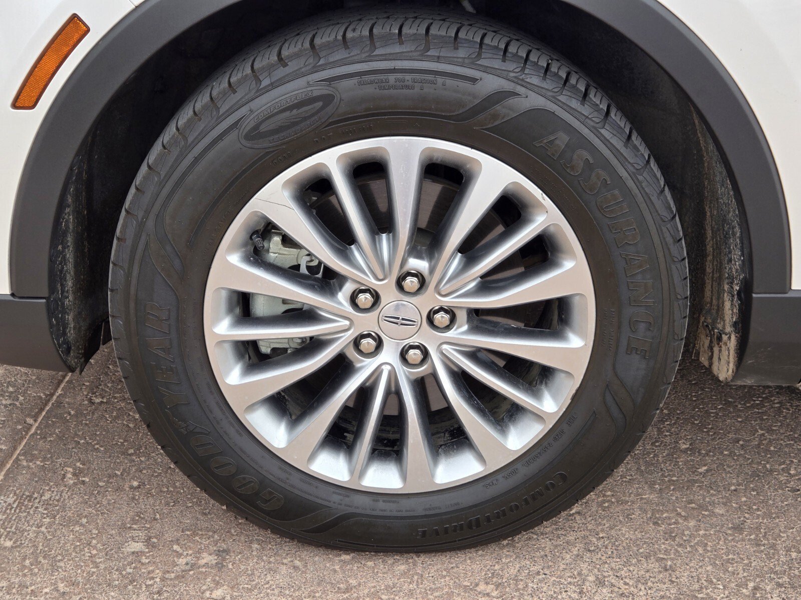 Used 2017 Lincoln MKX Select w/ Select Plus Package FWD image 6