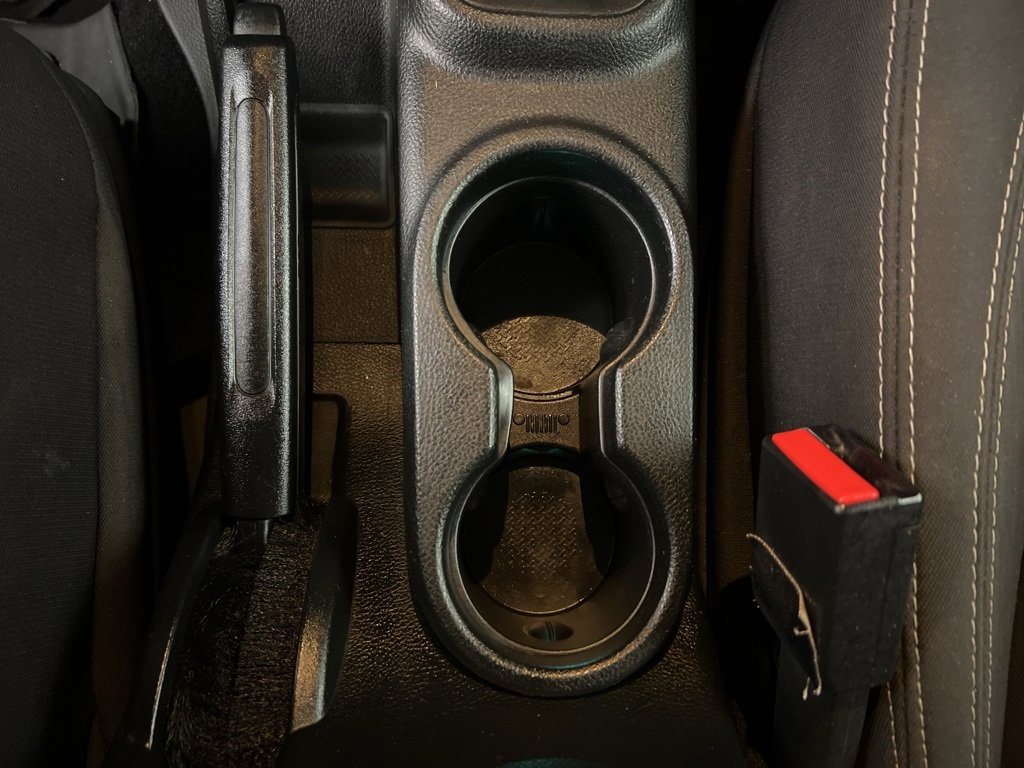 Used 2018 Jeep Wrangler Unlimited Sahara image 12