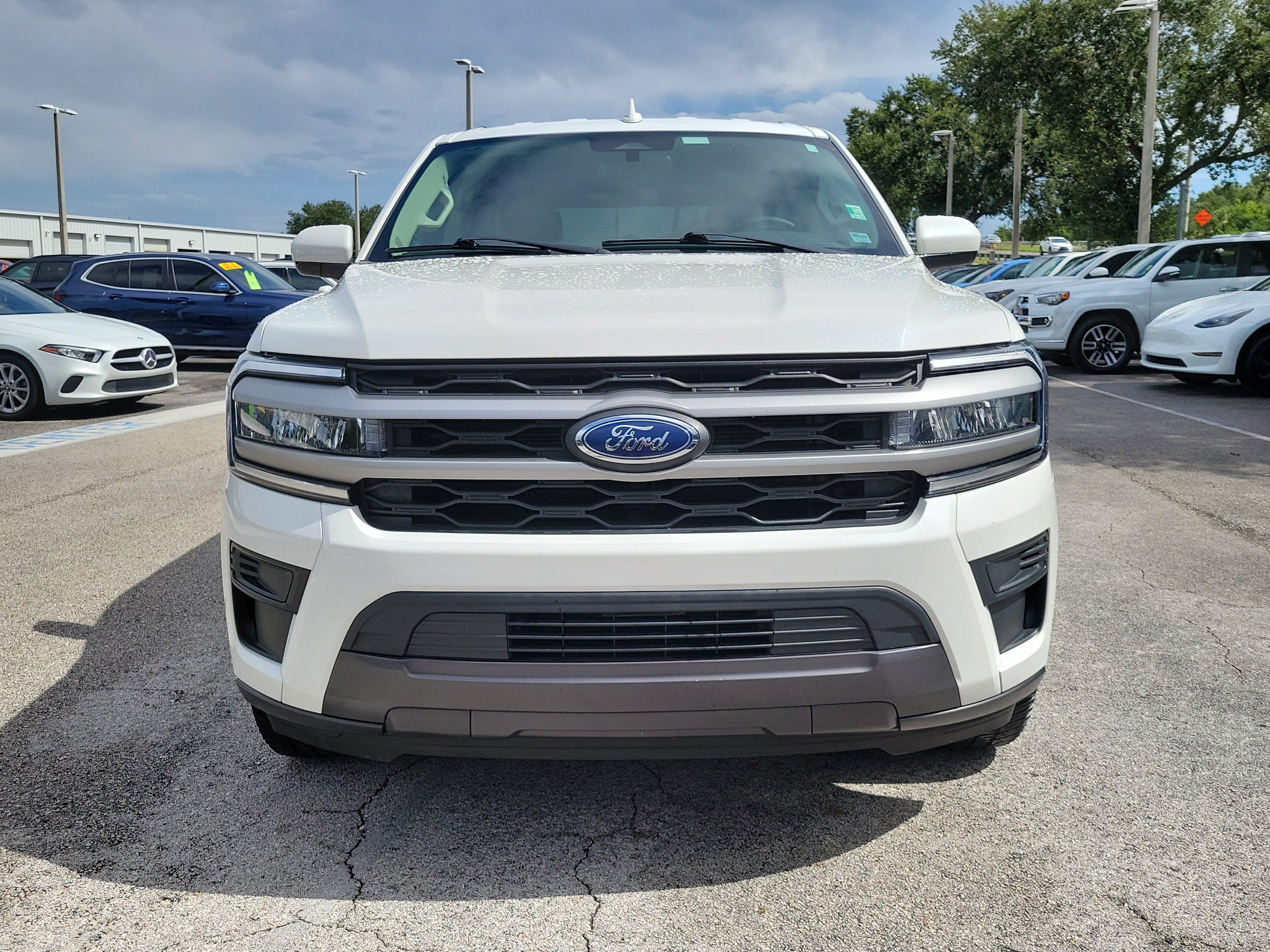 Used 2024 Ford Expedition XLT RWD image 2