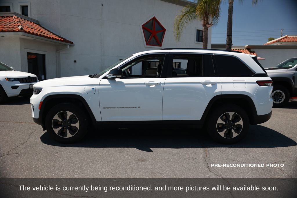 Used 2023 Jeep Grand Cherokee 4WD 4xe image 2