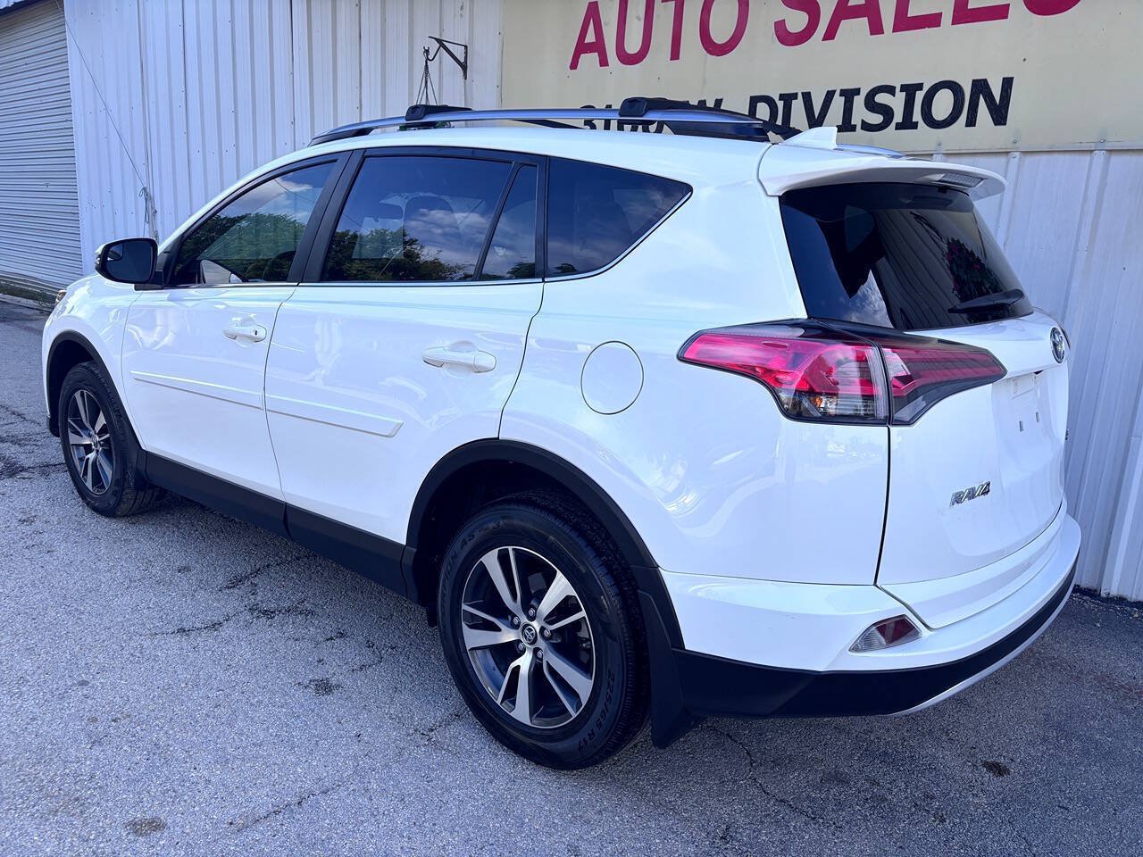 Used 2017 Toyota RAV4 XLE w/ Plus Special Value Package FWD image 7