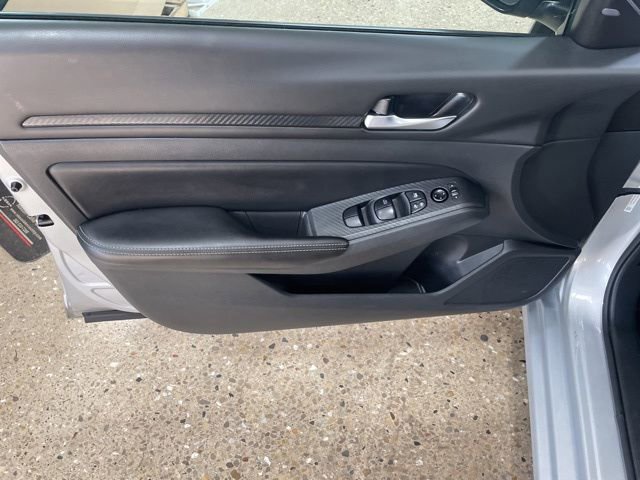 Used 2024 Nissan Altima 2.5 SV image 13