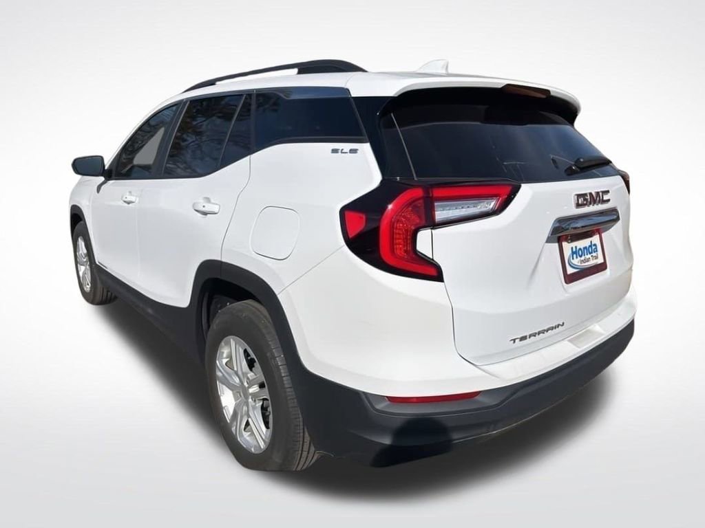 Used 2022 GMC Terrain SLE w/ Driver Convenience Package image 9