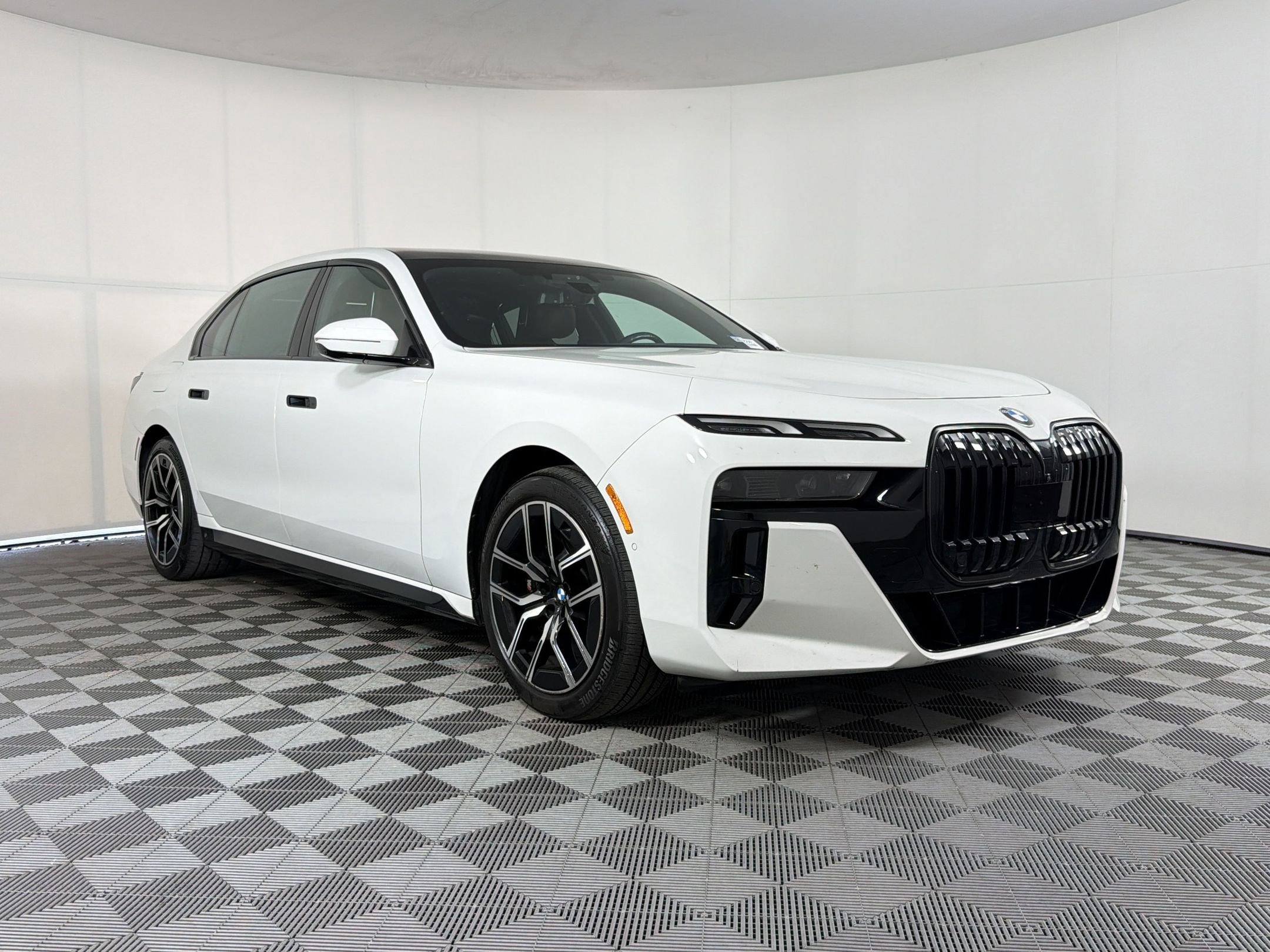 Certified 2024 BMW 740i RWD image 7