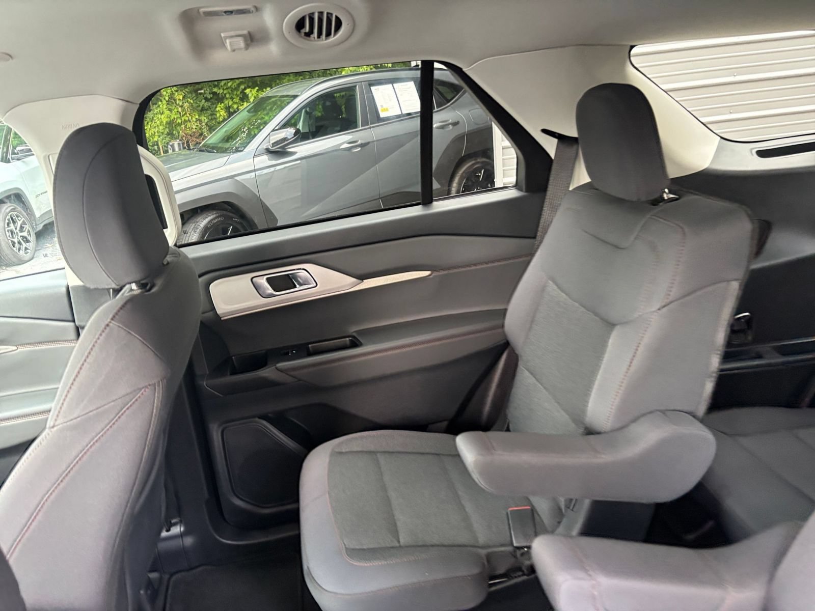 Used 2026 Ford Explorer Active AWD/4WD image 35