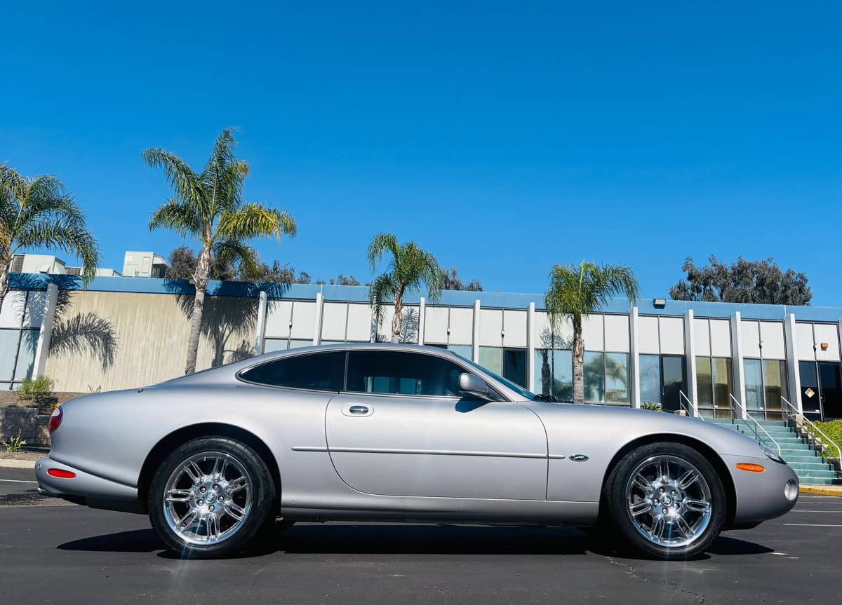 Used 2001 Jaguar XK8 Coupe RWD image 6