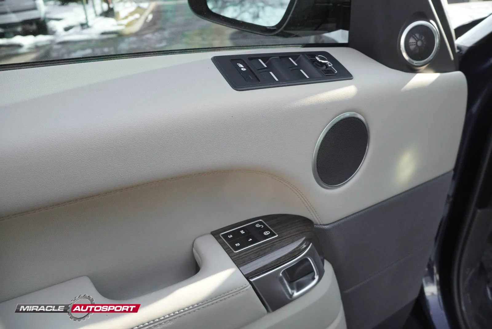 Used 2014 Land Rover Range Rover Sport image 16