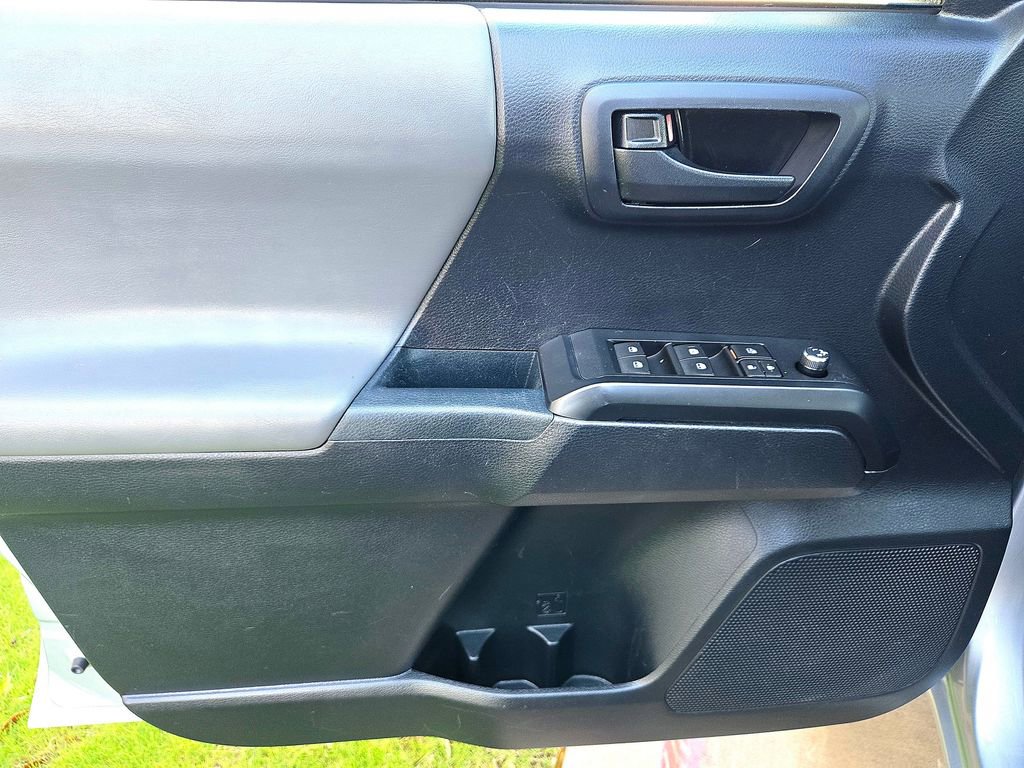Used 2018 Toyota Tacoma SR w/ SR Convenience Package image 27