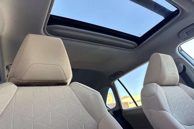 Used 2021 Toyota RAV4 XLE w/ Convenience Package AWD/4WD image 21