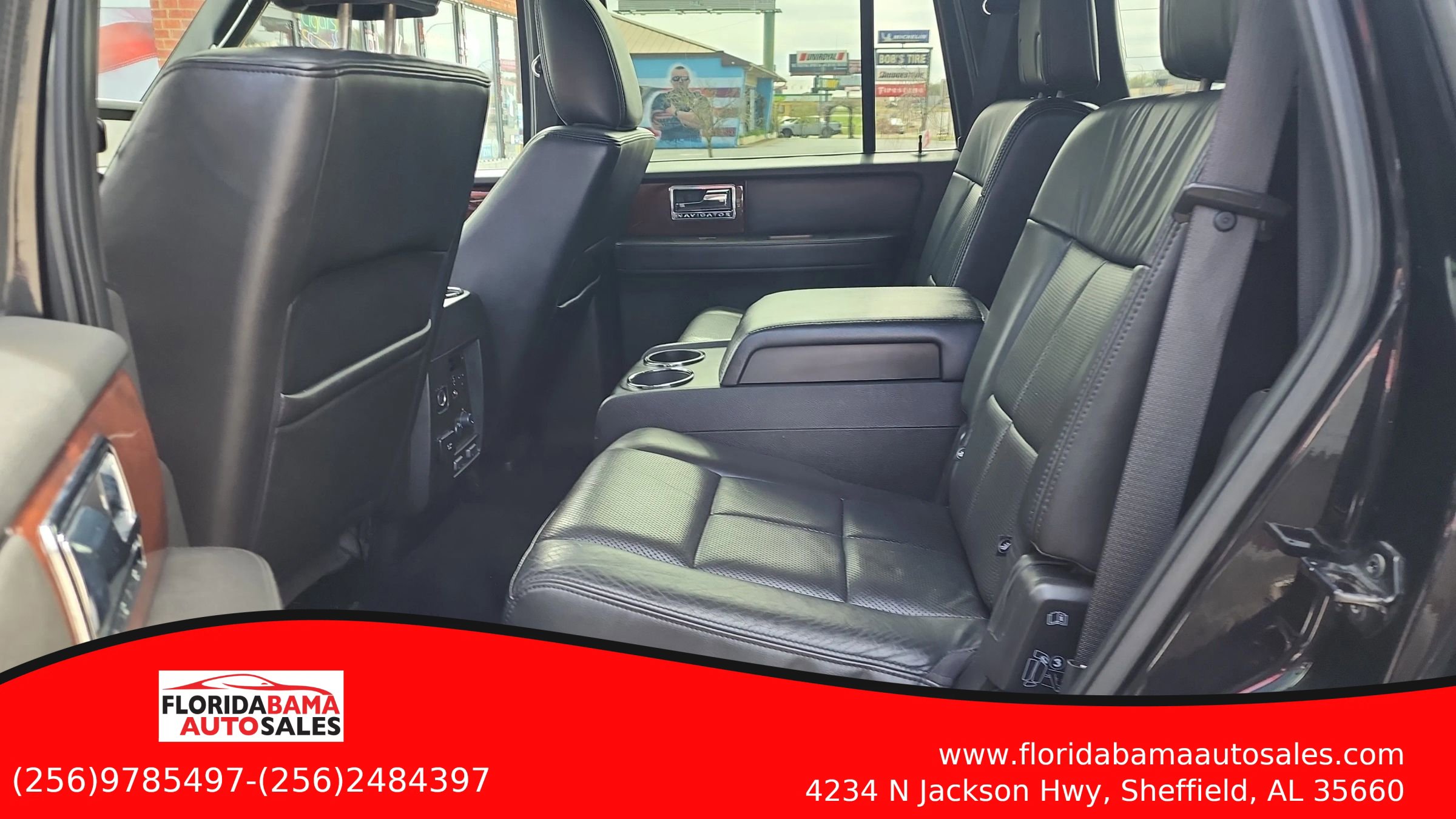 Used 2011 Lincoln Navigator Sport Utility 4D image 14