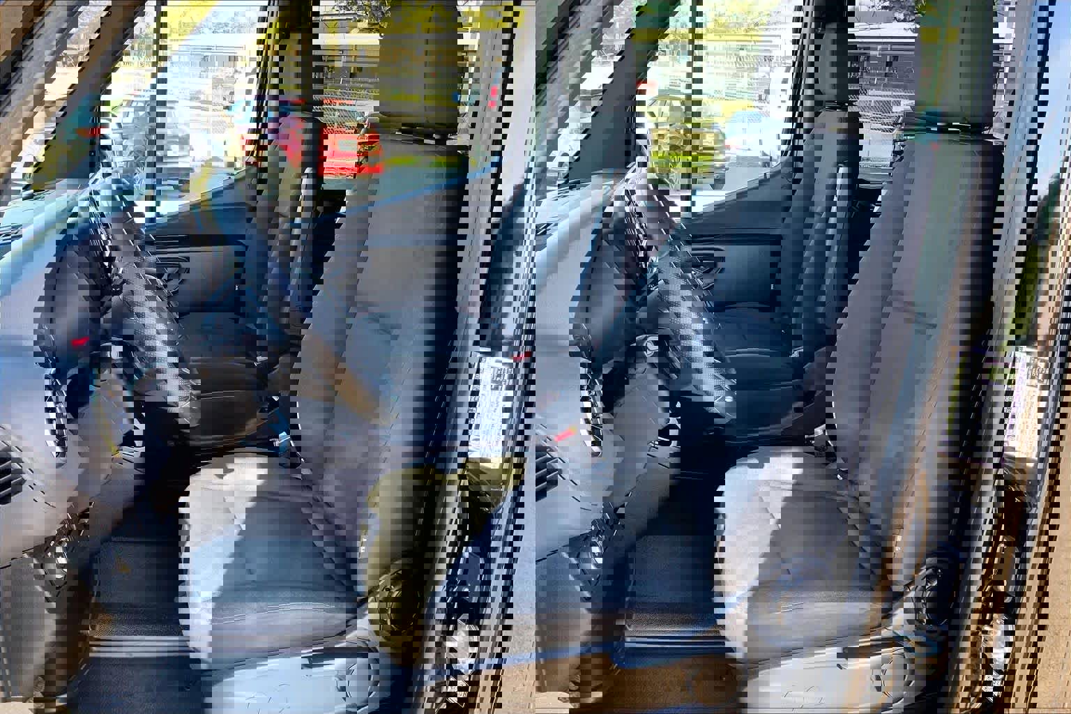 Used 2025 Mercedes-Benz Sprinter 2500 image 8