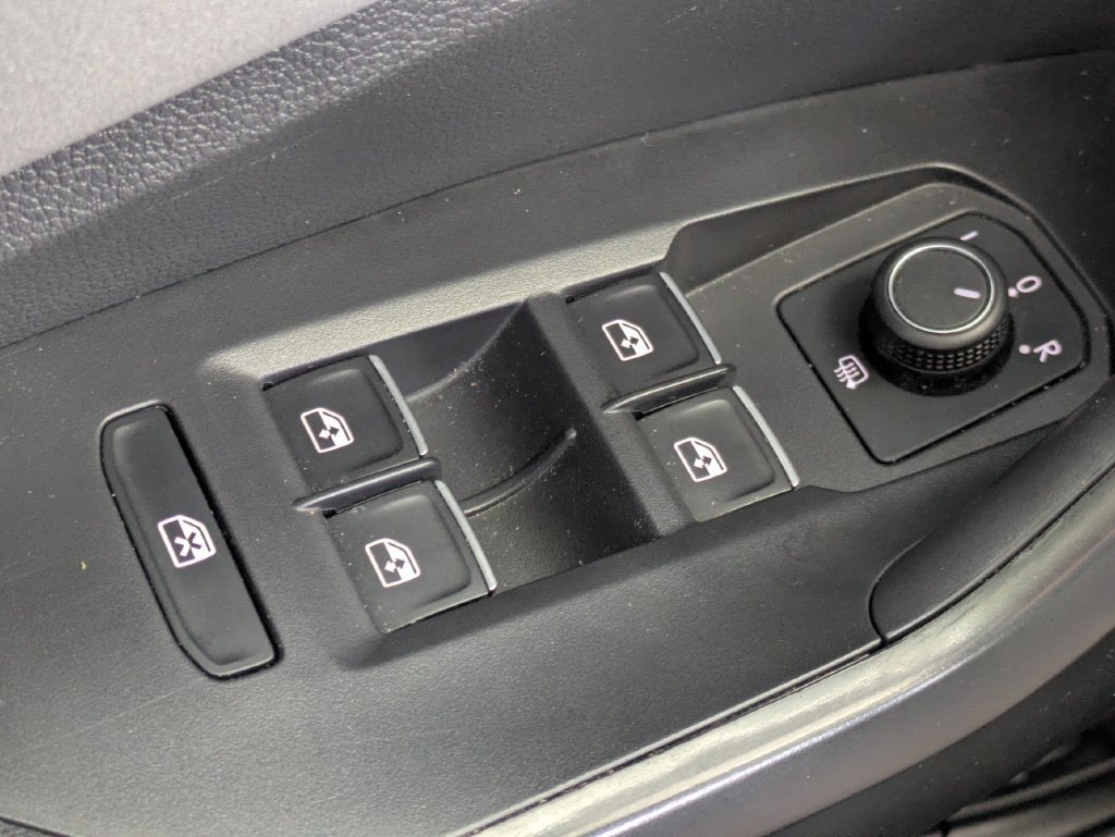 Used 2025 Volkswagen Jetta SE FWD image 31