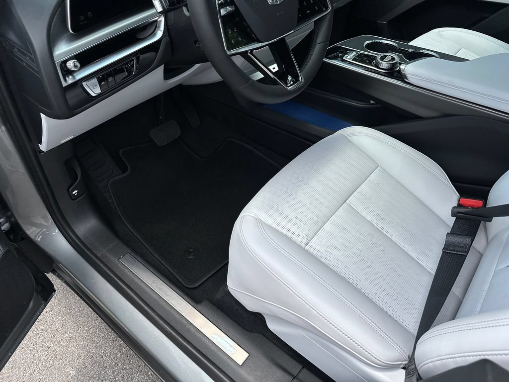 New 2026 Cadillac Lyriq Premium Luxury w/ LPO, Floor Liner Package AWD/4WD image 19