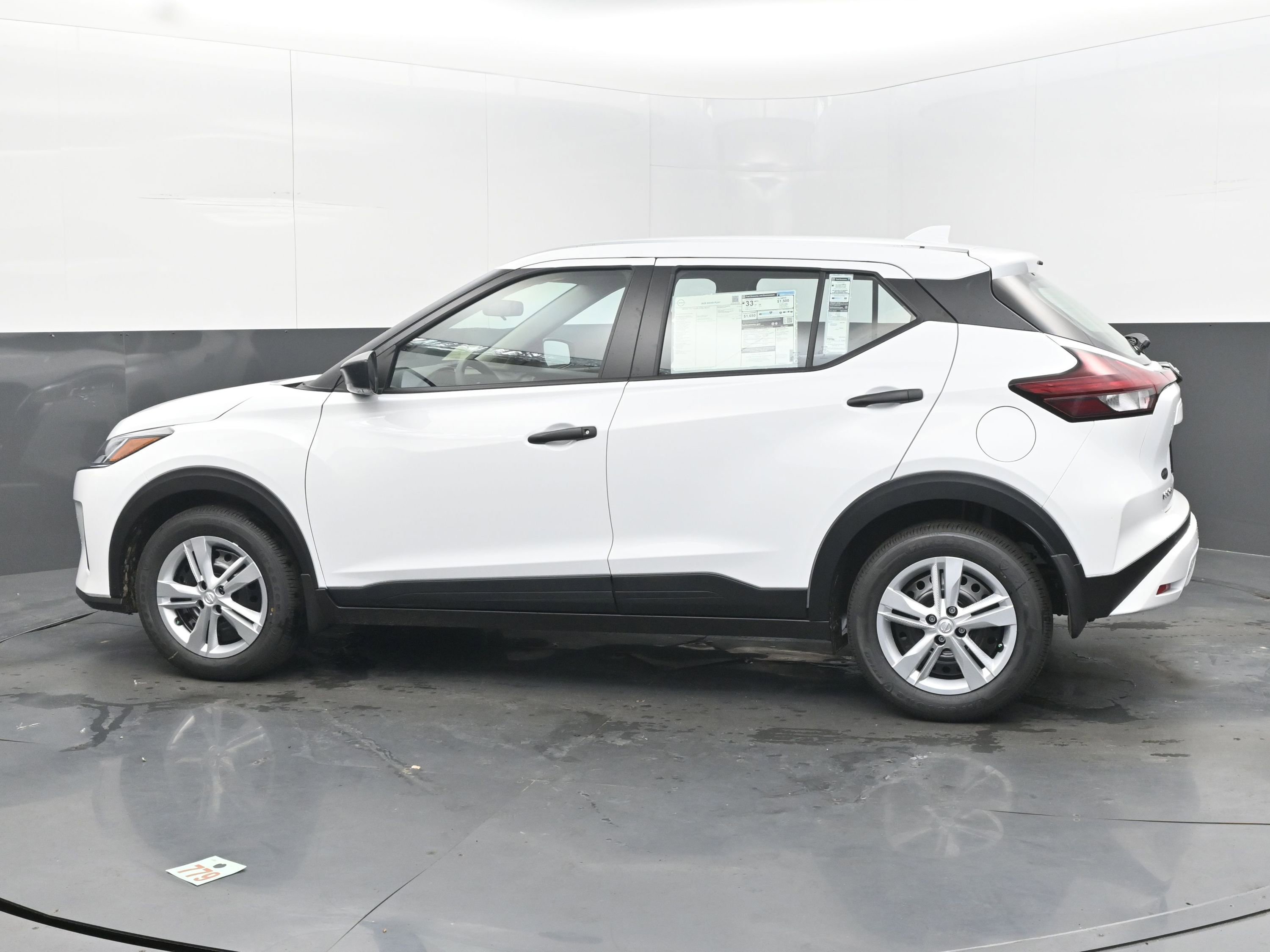 Certified 2025 Nissan Kicks Play S image 5