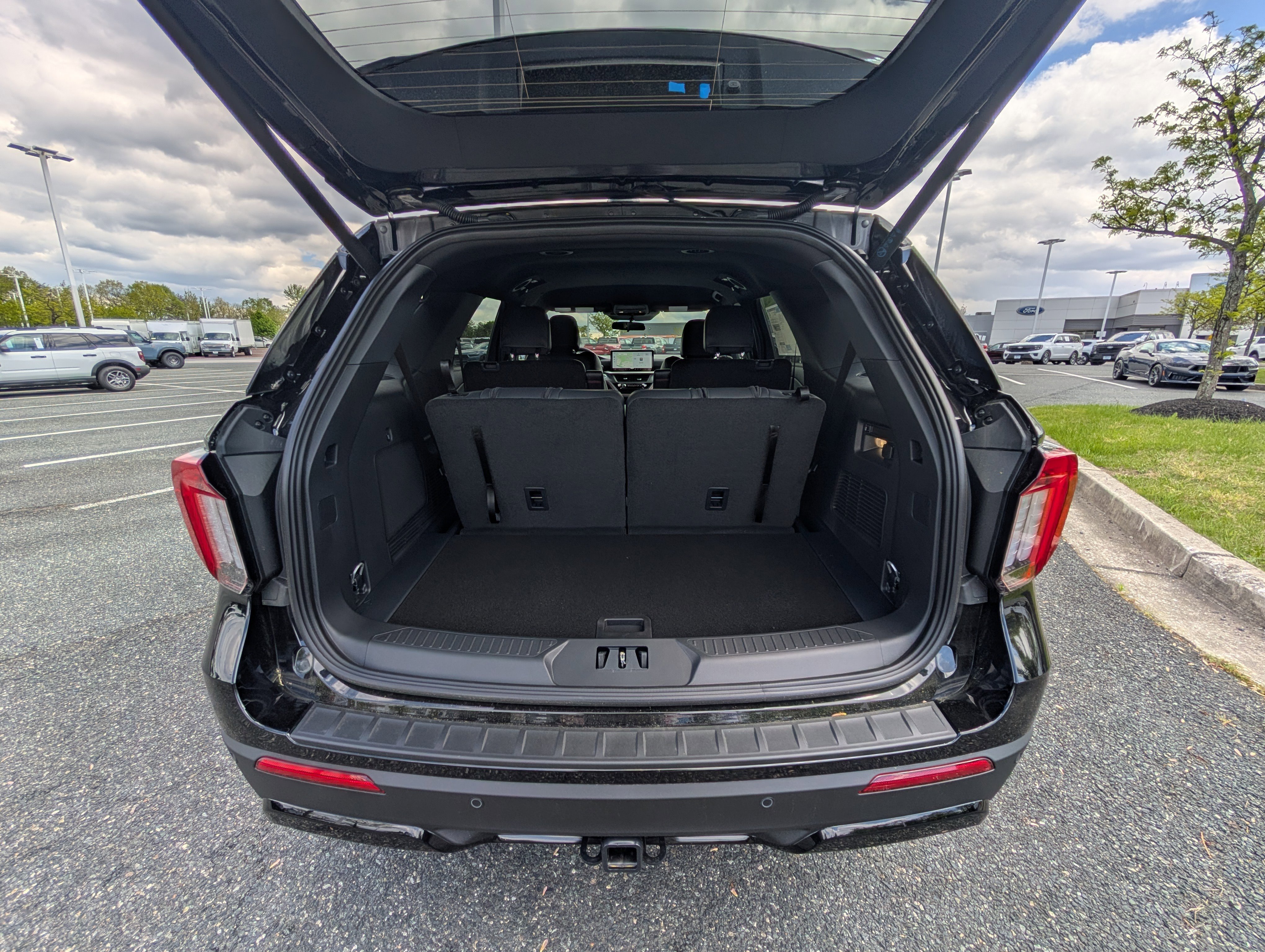 New 2026 Ford Explorer ST-Line AWD/4WD image 9