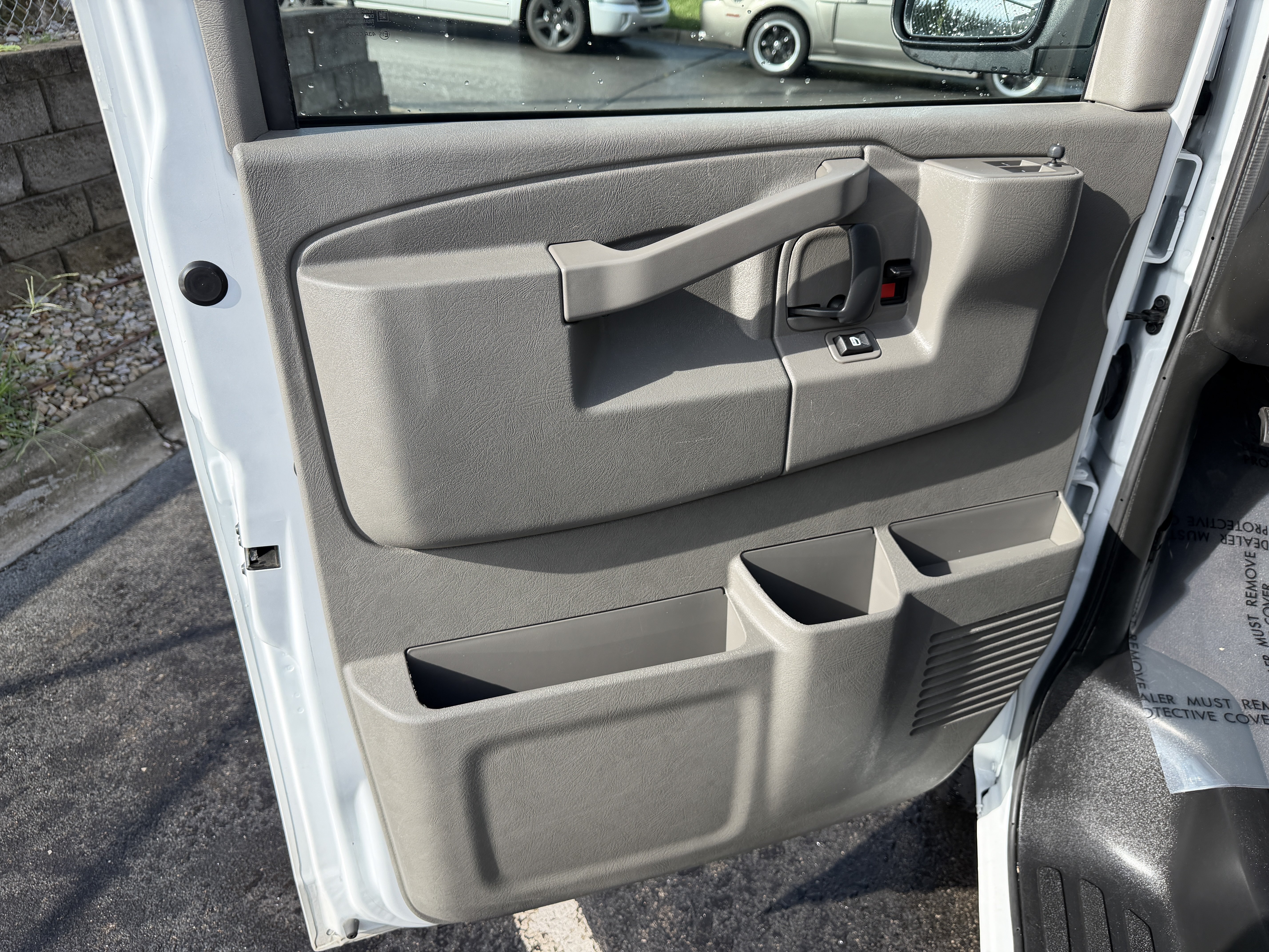 Used 2025 Chevrolet Express 3500 LT w/ LT Preferred Equipment Group RWD image 9
