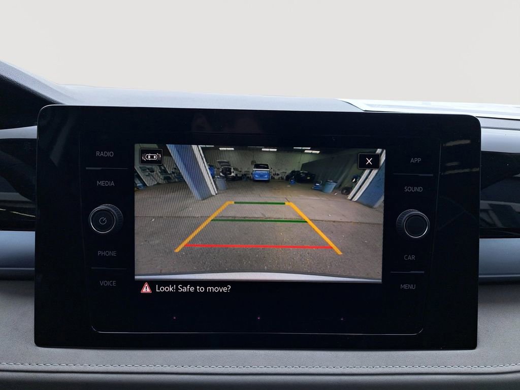 New 2025 Volkswagen Taos SE image 25