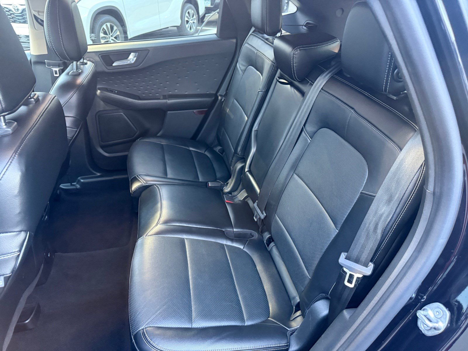 Used 2020 Ford Escape Titanium w/ Titanium Premium Package 2.0 AWD/4WD image 17