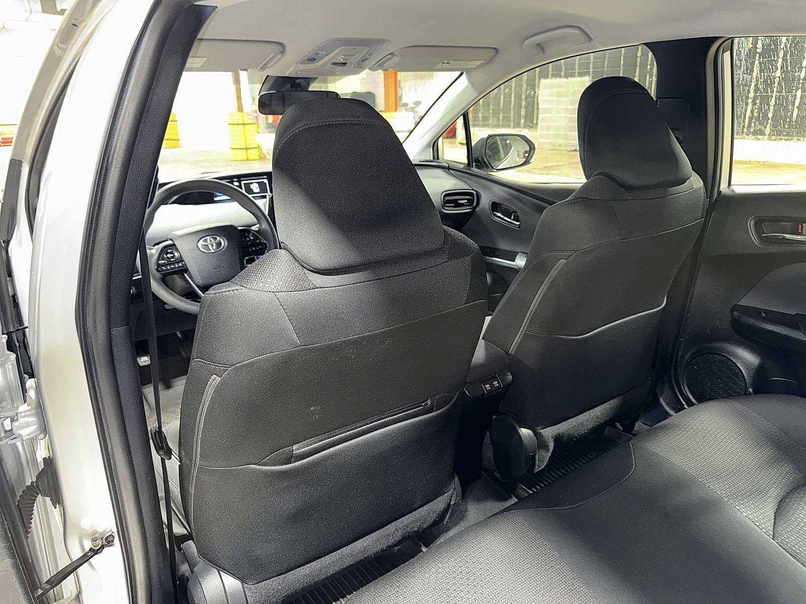 Used 2022 Toyota Prius LE AWD/4WD image 26