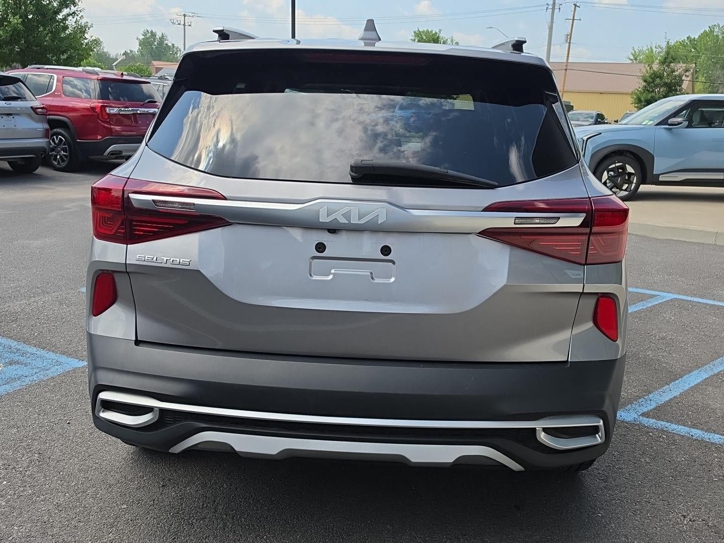 Certified 2022 Kia Seltos EX AWD/4WD image 3