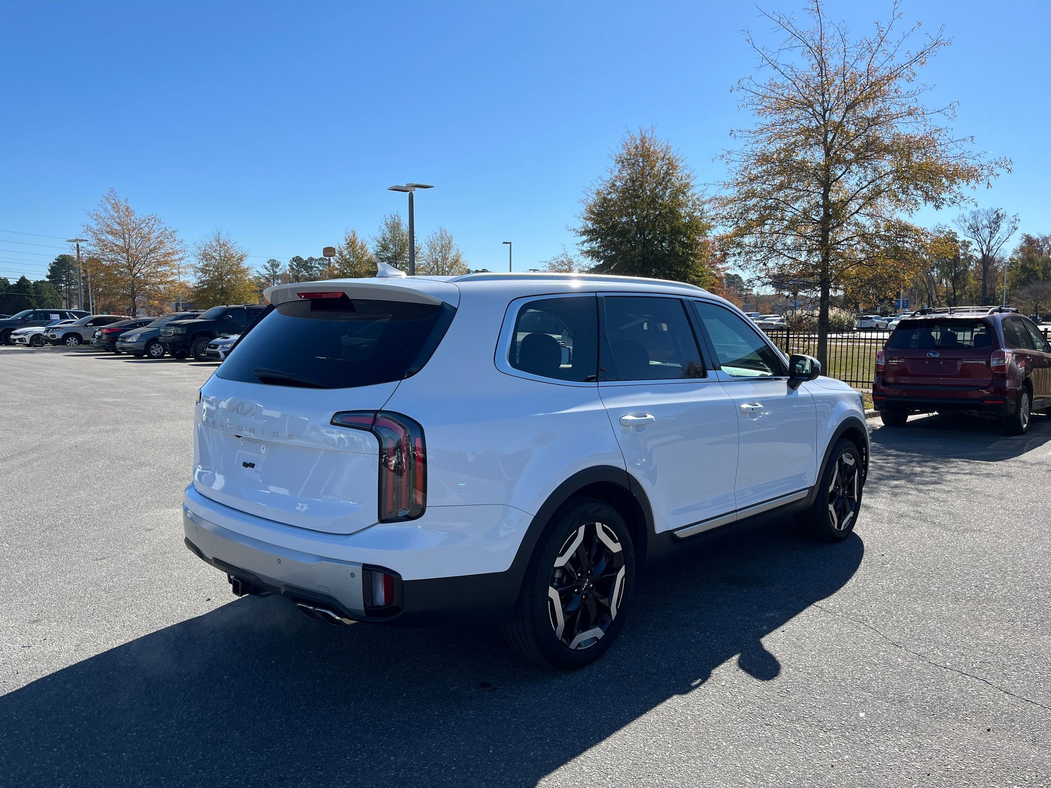 Used 2024 Kia Telluride EX w/ EX Captain's Chair Package image 18