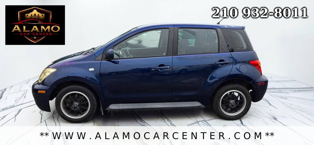 Used 2005 Scion xA FWD image 2