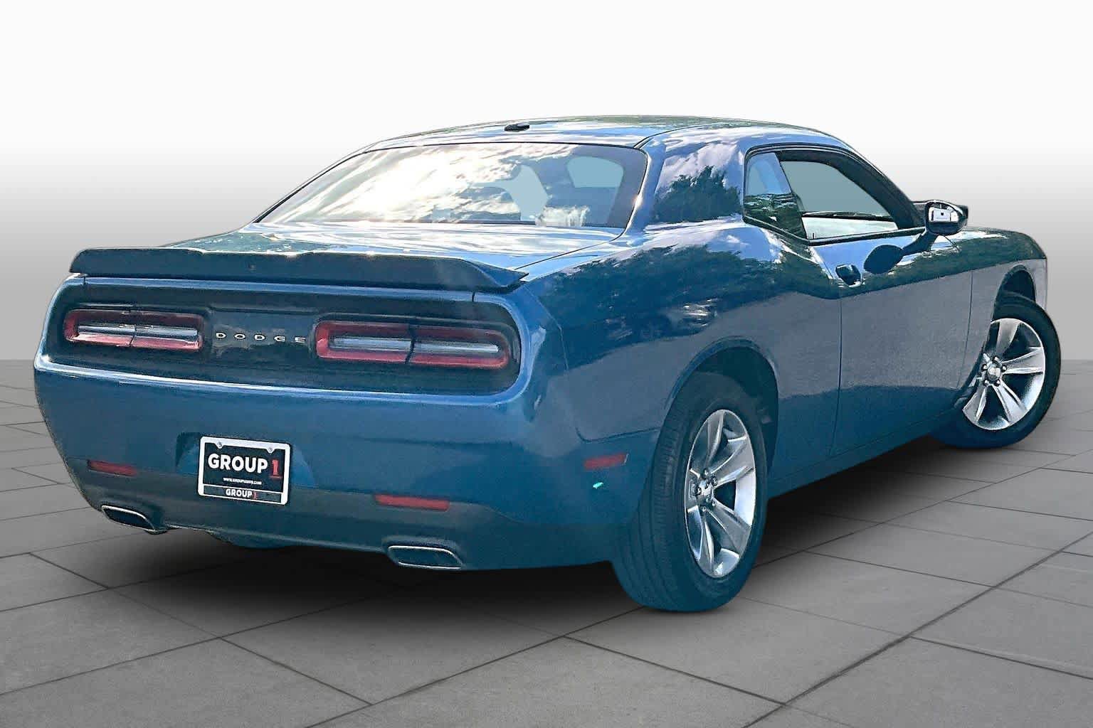 Used 2020 Dodge Challenger SXT w/ Driver Convenience Group RWD image 12