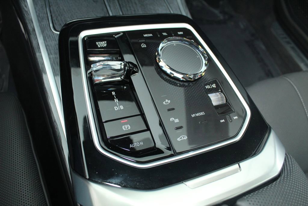 Used 2025 BMW i7 xDrive60 AWD/4WD image 14