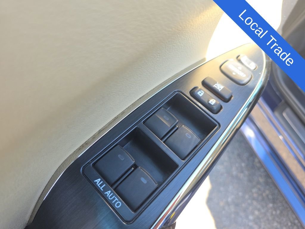 Used 2013 Toyota Avalon Limited w/ Technology Pkg FWD image 10