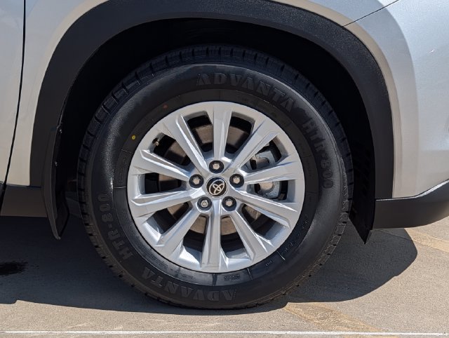 Used 2024 Toyota Grand Highlander AWD image 8