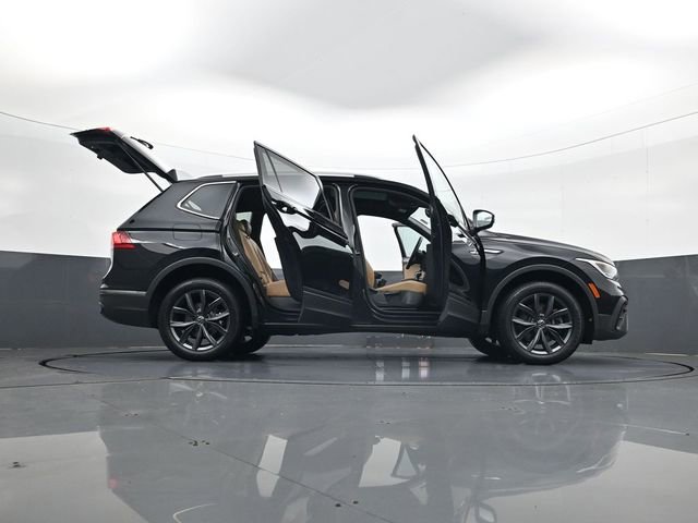 Used 2022 Volkswagen Tiguan SE AWD/4WD image 33