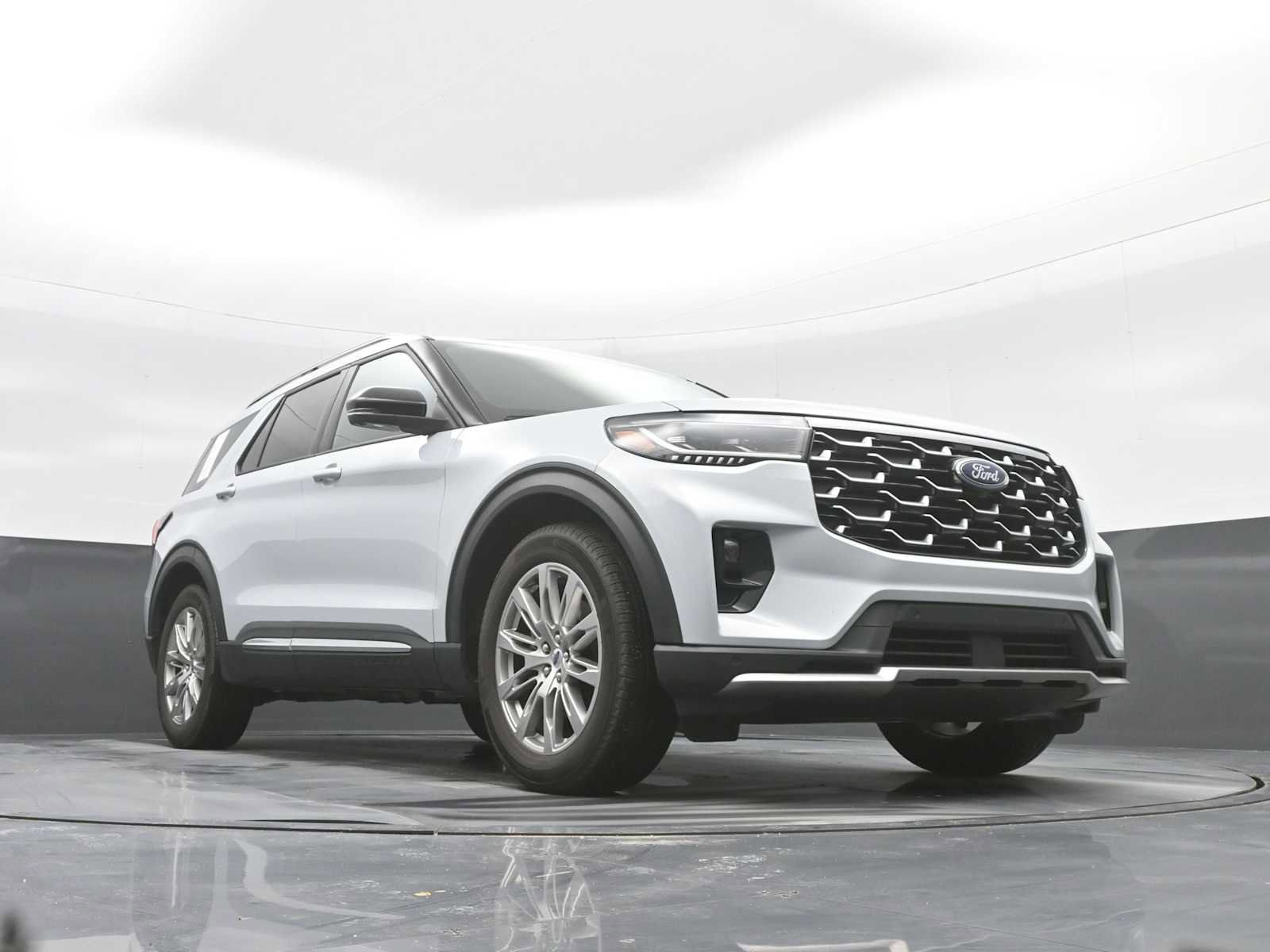 Used 2025 Ford Explorer Platinum image 29