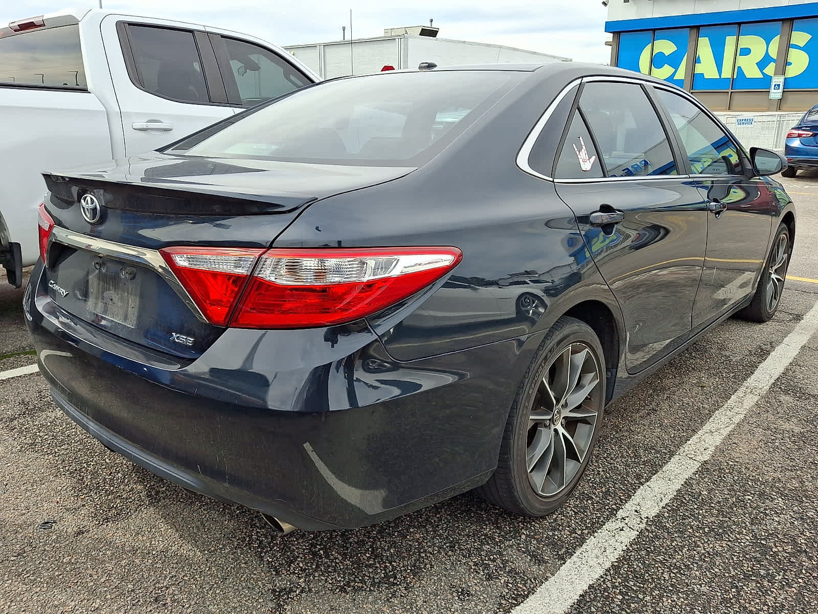 Used 2015 Toyota Camry XSE w/ Moonroof Package FWD image 3