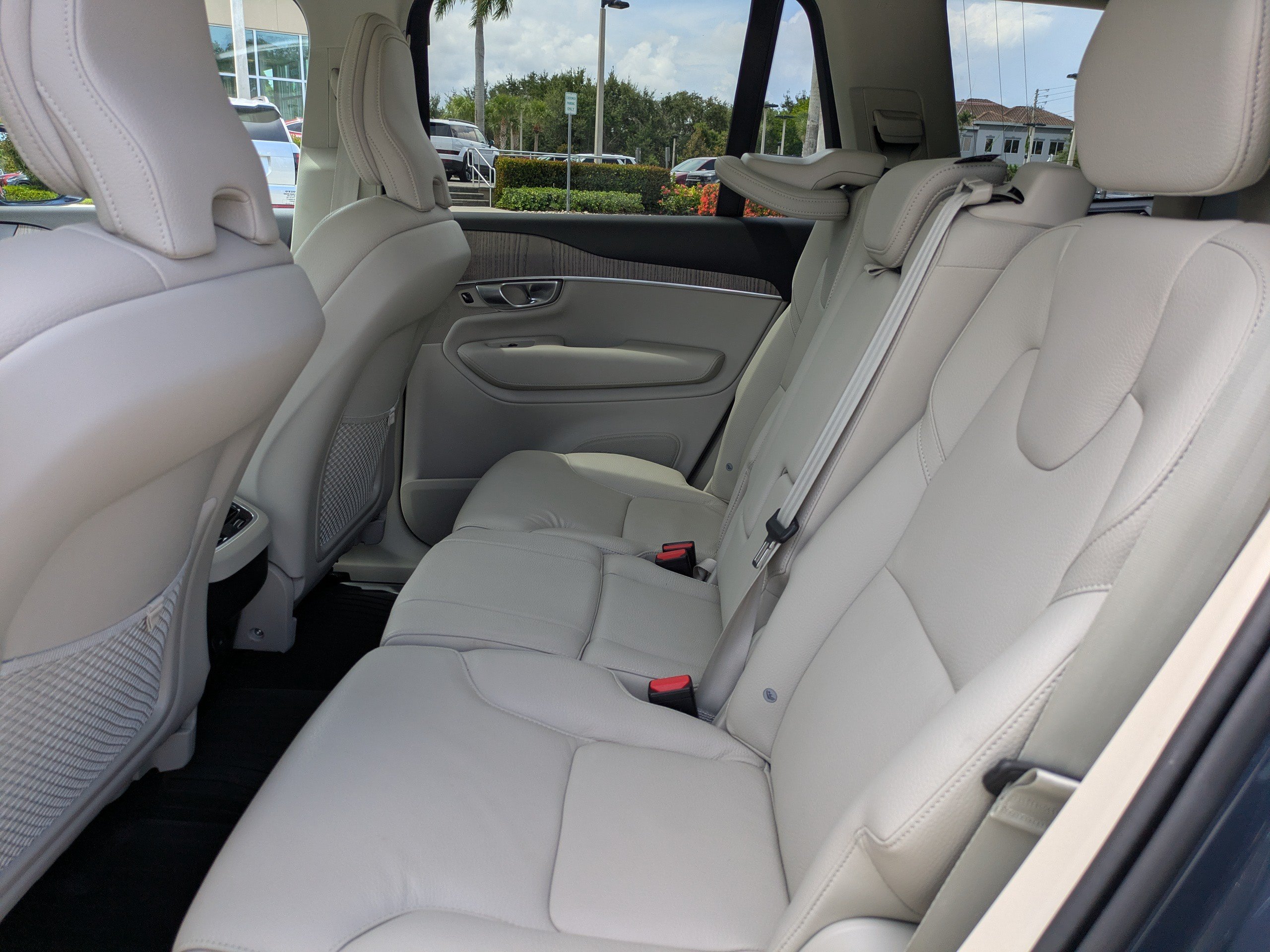 Used 2024 Volvo XC90 B6 Plus w/ Protection Package Premier AWD/4WD image 14
