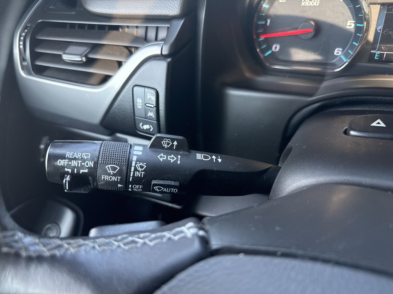 Used 2019 Chevrolet Tahoe LT w/ LT Signature Package image 36