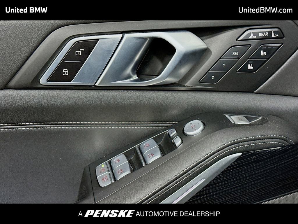 Used 2024 BMW X7 xDrive40i w/ Executive Package image 3
